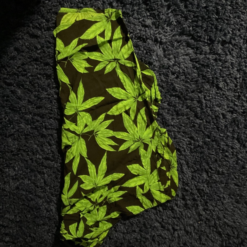CANNABIS TOP - Picture 2 of 2